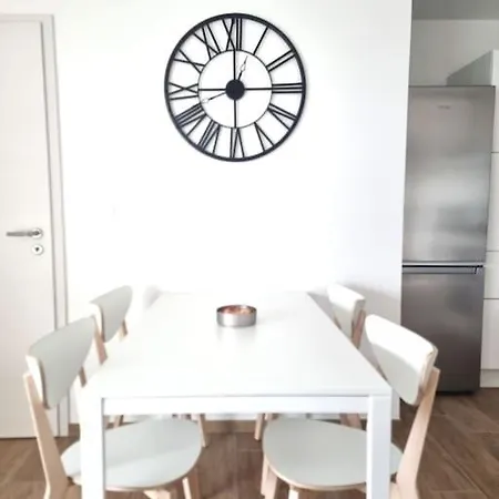 Le Frontalier Apartment *